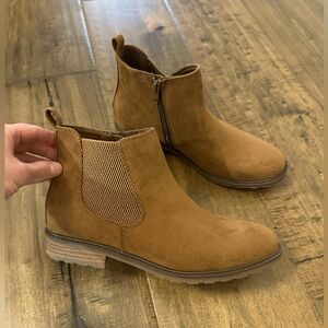 Women's Chelsea Boots